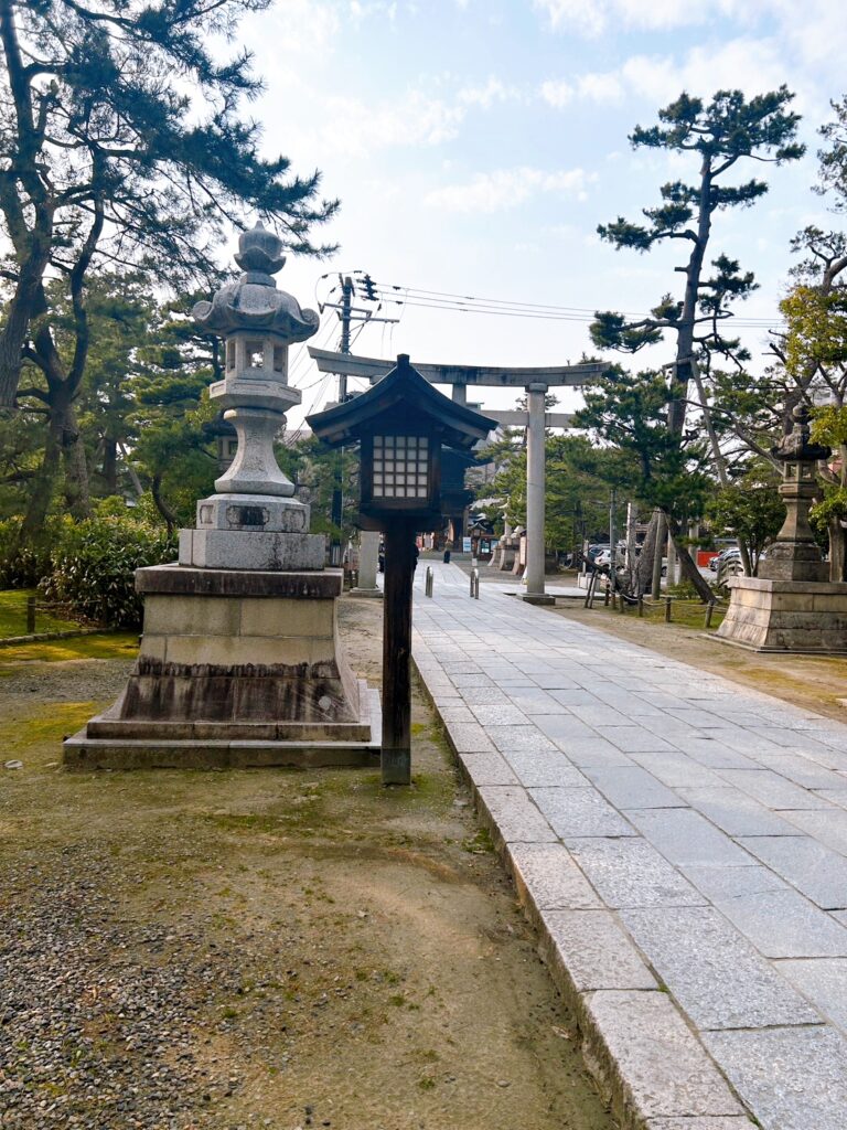 白山神社境内